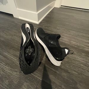 TIEM Slipstream Cycling Shoe w SPD cleats. Size 5.5